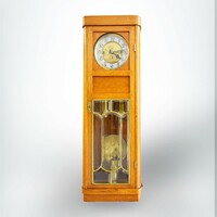Quarter-stroke three-weight wall clock