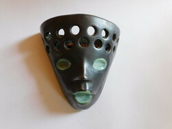 Kiss Roóz Ilona által tervezett maszk