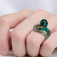 Its design is special, the color is a dreamy, beautiful peacock green, the mother-of-pearl glass with many crystals and fire enamel.