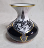 Hollóházi Jurcsák László tervezte szépen aranyozott porcelán váza hibátlan állapotban 10,5 cm.