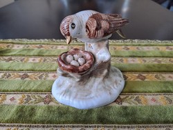 Porcelán madár és fészek