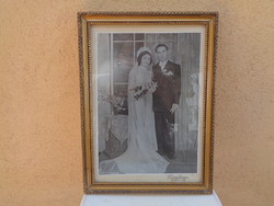Esküvői fénykép  , az ötvenes évekből , üveg alatt  , készült egy pécsi fotó műhelyben