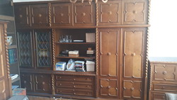 Colonial wardrobe for sale in excellent, beautiful condition!