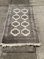 Hand-knotted Persian carpet 156x93 cm.