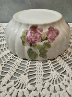 Cake plate with a rose pattern