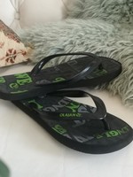 Olaian 35-36-os strandpapucs, fekete-zöld flip-flop