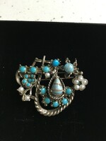 Beautiful vintage brooch with pearl and turquoise decoration