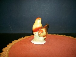 Ceramic bird 7 cm tall.