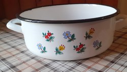 Enameled bowl with floral pattern