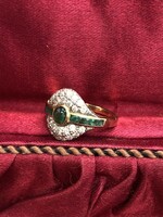 Kézzel készült briliáns gyűrű smaragdokkal