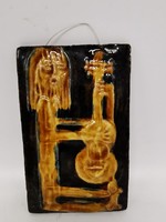 Retro falidísz, falikerámia, zenész figurával, hangszer ábrázolással, 18 cm x 11 cm