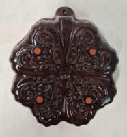 Glazed four-leaf clover-shaped tendril motif decorated ceramic baking dish in perfect condition 21 cm.