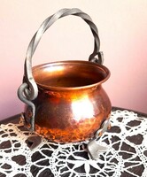 Red copper cauldron / cauldron