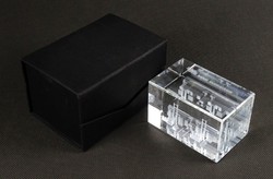 1R379 Lézergravírozott PAKSI ATOMERŐMŰ üveg dísztárgy 6 cm