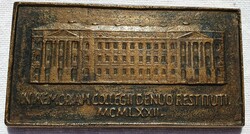 In Memoriam Collegii Denuo Restituti. MCMLXXII. - plakett, Debreceni Egyetem