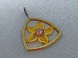 Gyönyörű antik aranyozott ezüstmedál gránát kővel