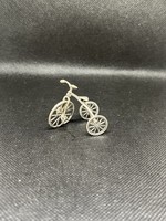 Ezüst miniatűr tricikli