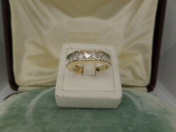 Gold row ring with 1.20 Ct brill