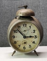 Antique, perfectly working, rattling clock