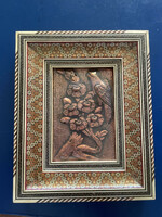 Perzsa kézzel gravírozott réz dombormű khatam mikromozaik intarzia keretben