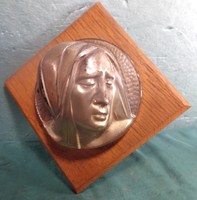 Female head. Small metal sculpture / wall decoration. Wooden base: 11x11cm, head diameter approx. 8 cm, 