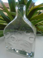 LABELLED Pukeberg Swedish Vintage Glass váza méjnomo motívummal nagyobb méretben ca 17,5 x 11 x 7 cm