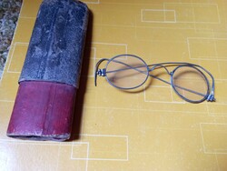 Antik szemüvegek