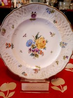 Decorative plate with antique flower pattern