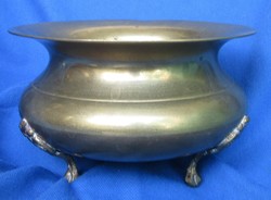 Three-legged copper pot, 9.3 cm high, diameter 13.7 cm.