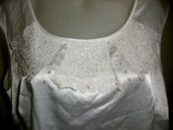 White satin top with beautiful lace and pearls xl - xxl(?)