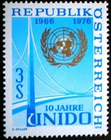A1532 / Austria 1976 United Nations Industrial Development Organization stamp postal clerk