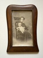 Wavy-edged photo photo frame with inner copper rim
