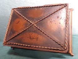 Bronzed metal box with an openable lid. 340 grams, 16x11x5 cm