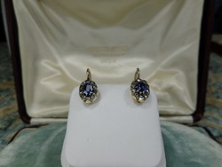 Antik arany karmazált fülbevaló pár kék zafírral és gyémántokkal