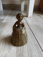 Szép antik réz kisasszony csengő (9x5,8 cm)