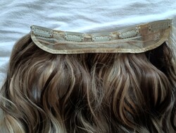 Gyönyörű szép humán haj 50 cm hosszú könnyen belevarrott csatokkal