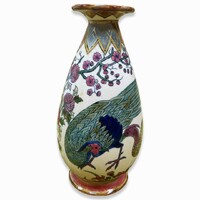 Historizáló Zsolnay váza, pávás dekorral