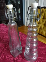 Két darab csatos üveg, nem egyforma, magassága mindkettőnek 20 cm. Vanneki!