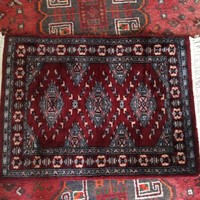 Persian rug with burgundy pattern