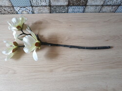 Élethű liliomfa/tulipánfa ág/selyemvirág (3 virággal és 3 bimbóval)
