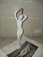 Aquincum porcelain nude woman