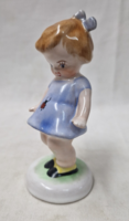 Bodrogkeresztúri szép festésű kerámia Katicás kislány figura hibátlan állapotban 13 cm.