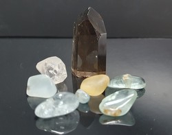 Mixed crystal package 224 carats. With certification.