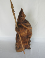 Viking harcos dárdával és fejszével faragott fa szobor fafaragás 39 cm