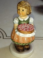 Gyönyörű Goebel Hummel Birthday candle kislány tortával 1970es évekből