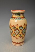 Hucul váza, jellegzetes diszitéssel. Kárpátalján készült az 1940-es években.