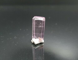 Kunzite crystal 14 carats. With certification.