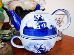 Delft tea with pouring cup