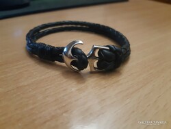 Men's leather bracelet with anchor clasp