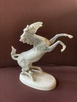 Royal Dux porcelán, ágaskodó ló